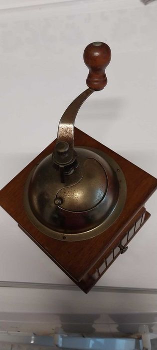 Moinho de café manual e funcional