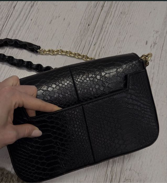 Сумка черная tom ford с тиснением  том форд