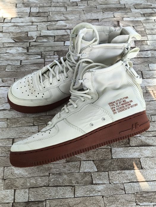 Nike Special Field Air Force 1 Mid Kość Słoniowa Czerwony Unisex