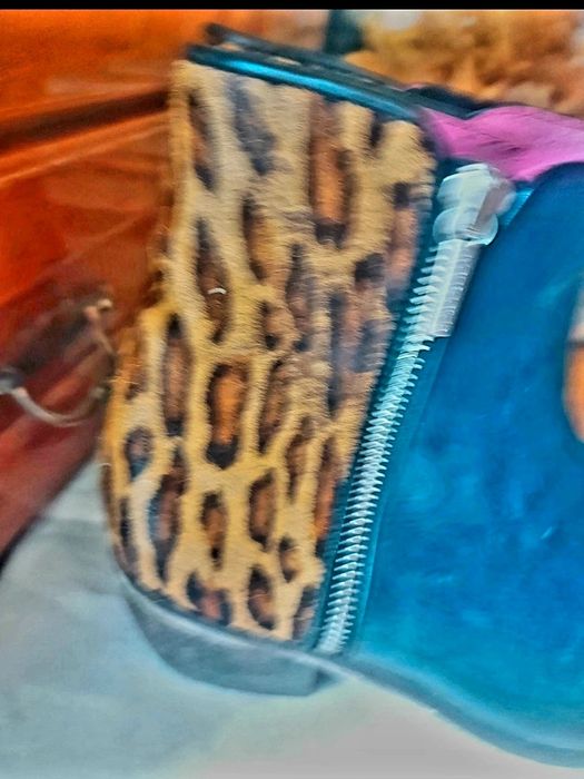 Botas muito bonitas em pele jenuina