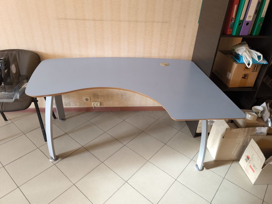 Продам стіл офісний чудовий стан