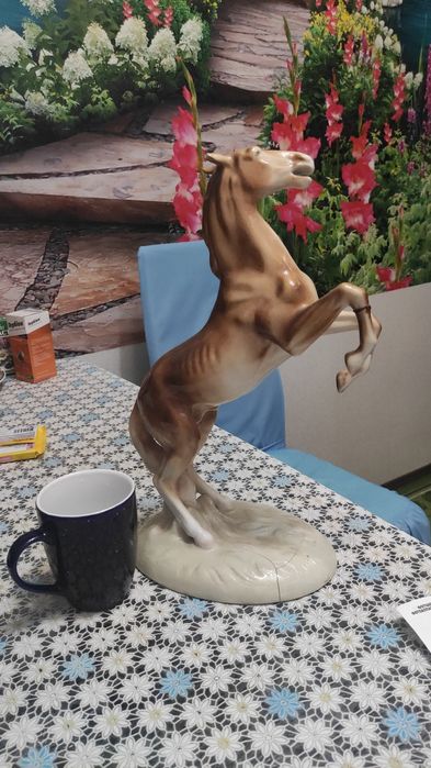 Продам статуэтку Лошадь большая