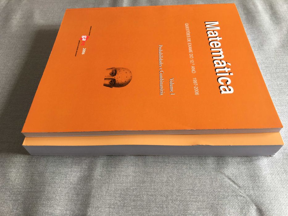 2 livros de exercícios de matemática. Questões de exame do 12ºano