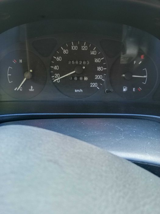 Део ланос 1.3 газ бензин.