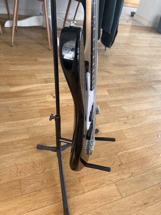 Gitara basowa by joe orlean