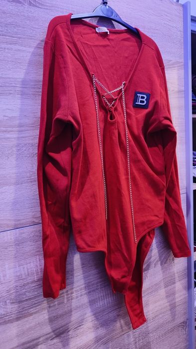 Body czerwone złoty łańcuszek