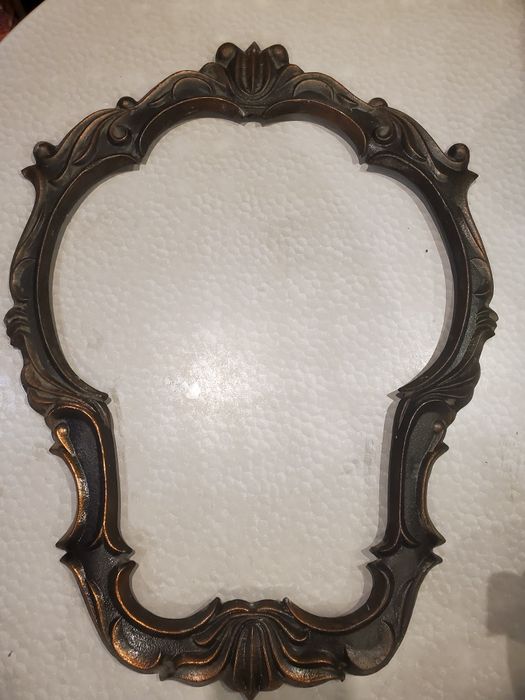 Продам   раму для зеркала  метал