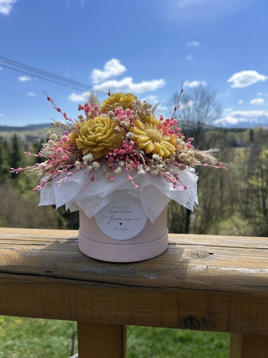 Flower box ze świeczkami z wosku pszczelego,prezent
