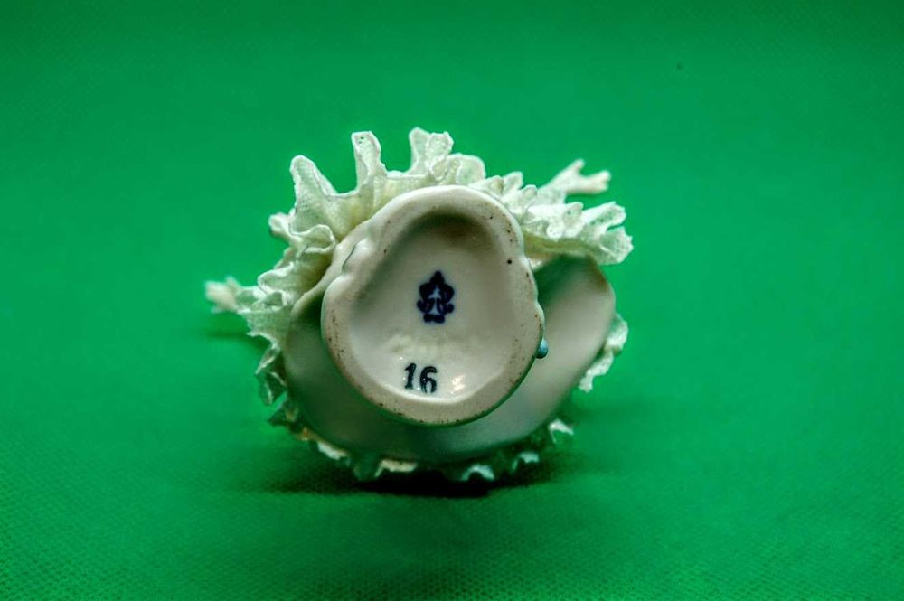 Bailarina porcelana alemã imperfeita década 1920