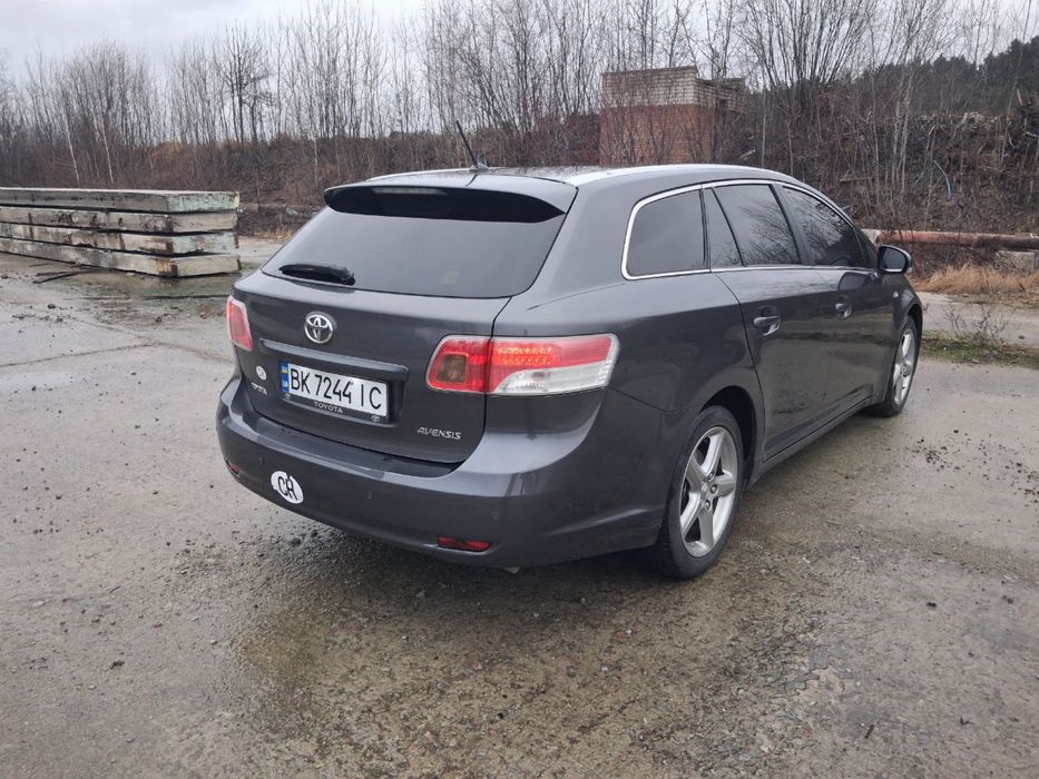 Продам тойота авенсіс