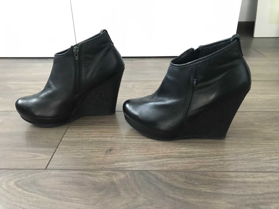 Zimowe buty na koturnie