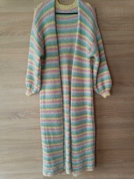 Piękny długi kardigan w paski