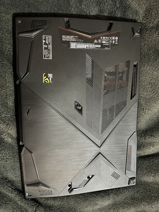 MSI GF63 8RC | i5-8300H | GTX 1050 | 16GB RAM | 128GB + 1TB | komplet