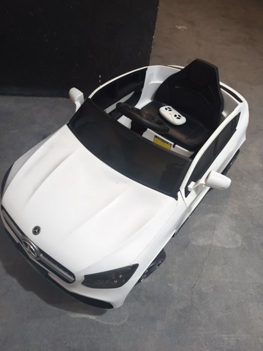 Carro Mercedes elétrico Criança