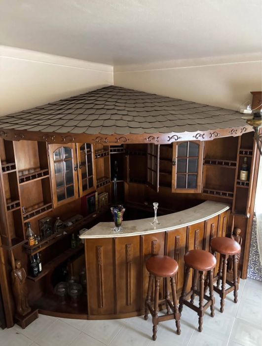 Móvel de bar em madeira