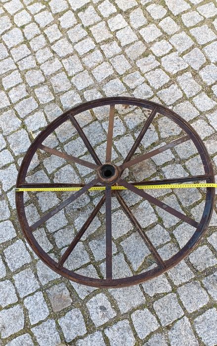 Rodas de carroça em ferro