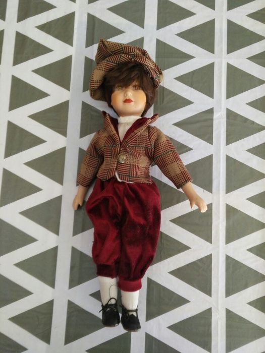 Boneco de porcelana antiga