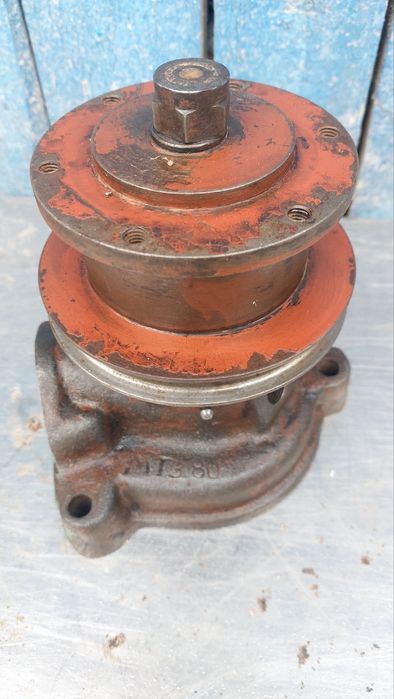 Водяна помпа на тр. МТЗ-80