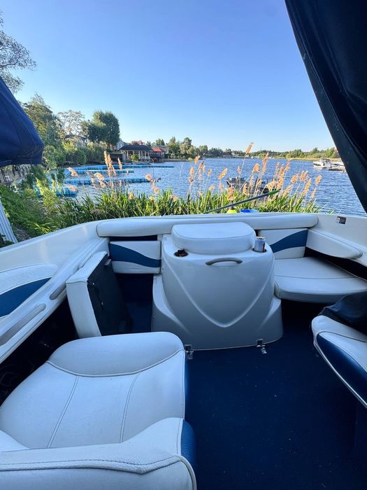 Катер Bayliner Capri 212