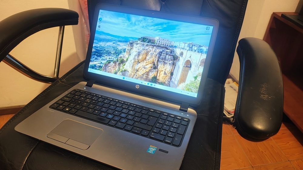 HP Probook 450 G2(I5-4210U, 12GB Ram, 500GB SSD, R5 M255 2GB, fullHD)