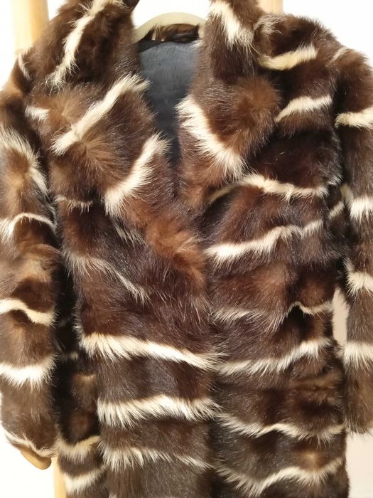 Casaco comprido em pelo Natural , nunca usado, Novo. NY