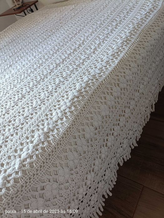 Colcha de renda feita à mão