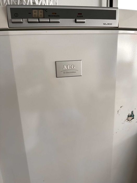 AEG ARCTIS Arca Vertical NO frost 200L 5 portas