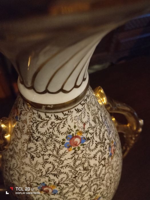 Jarra em louça pintada à mão