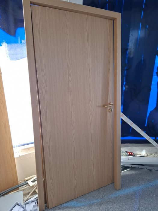 Two Doors in Good Condition64284046692995120