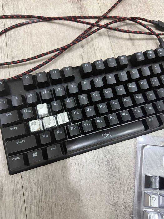 Механічна ігрова клавіатура HyperX Alloy FPS Pro + у подарунок набір кейкапів