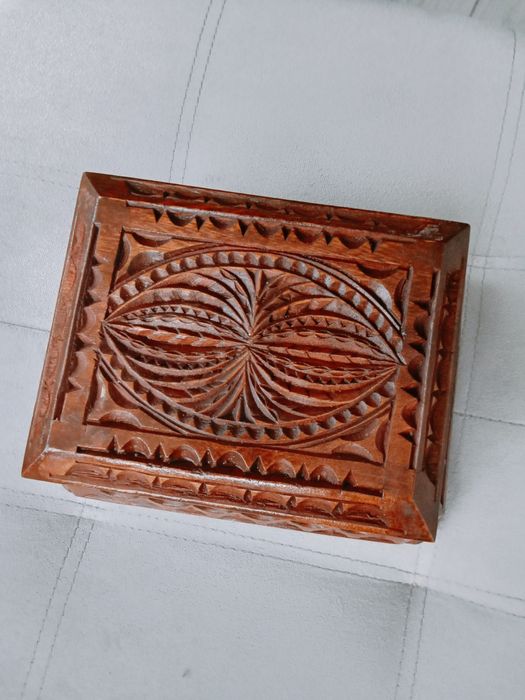 Шкатулка ручної роботи