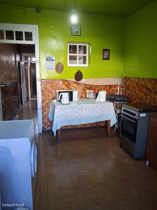 Moradia localizada na freguesia da Ribeirinha