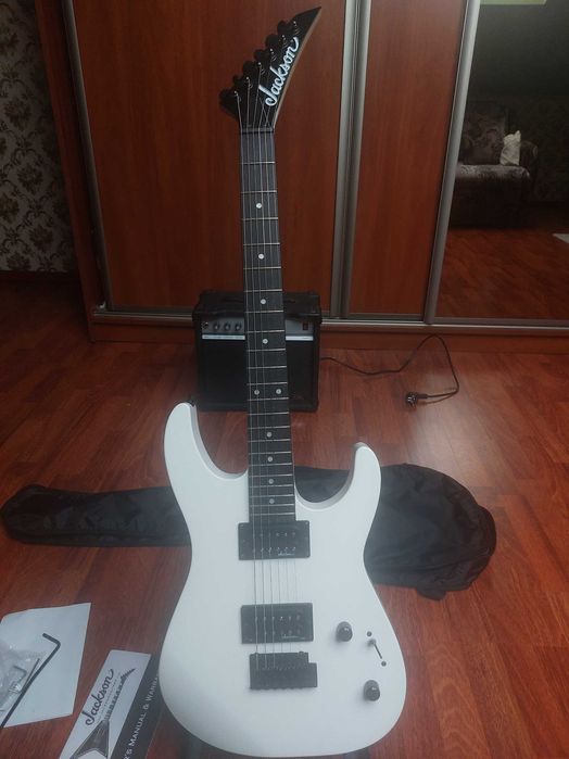 Gitara elektryczna Jackson JS Series Dinky JS11 – Kompletny zestaw (gitara + wszystko oprócz kostek)! Stan idealny!