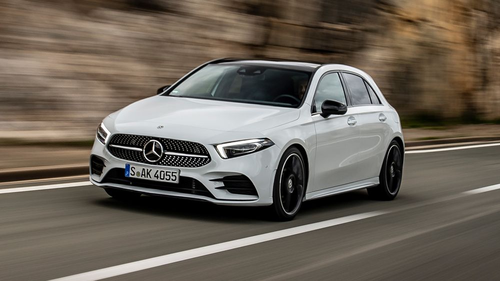 Mercedes A Klasa Hatchback 2018 biały od przodu podczas jazdy