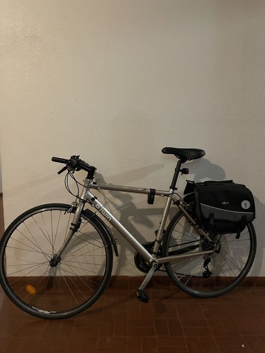 Bicicleta cidade B’twin (21v, guarda lamas, alforges)