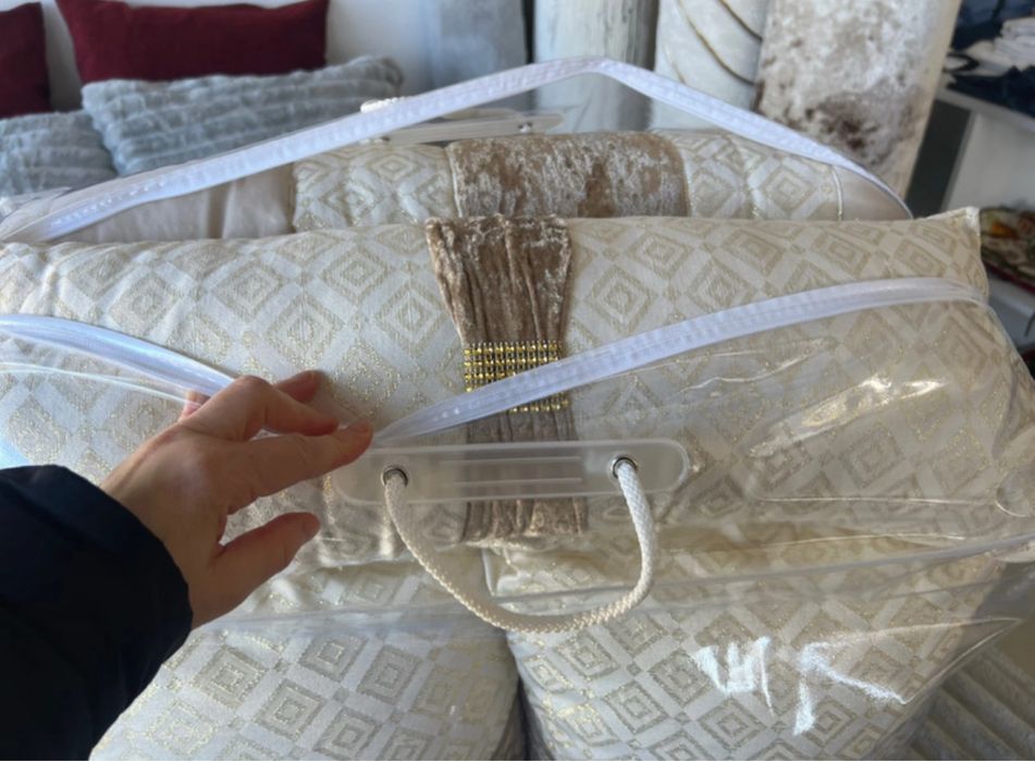 Edredão com aplicacões em veludo e lurex + 2 almofadas + 1 travesseiro