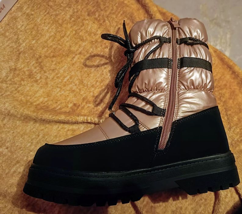Buty  sniegowce .