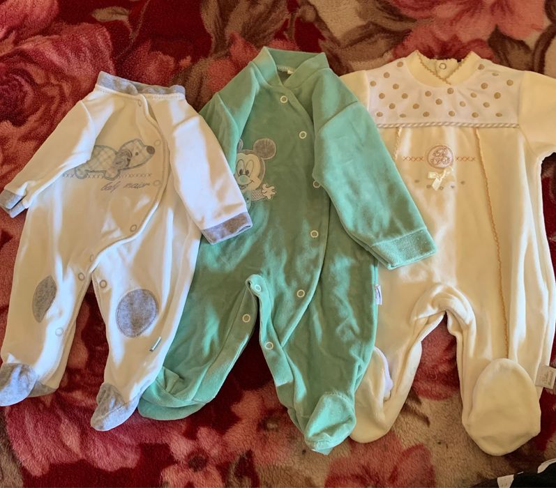 Roupa de bebê em boa condições