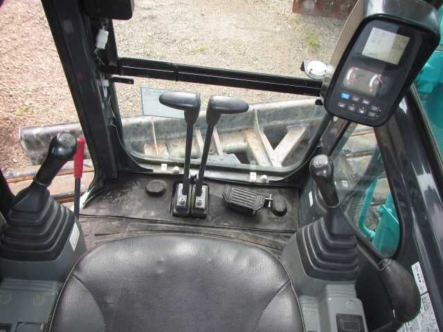 Гусеничний екскаватор Kobelco SK80UR-6E.