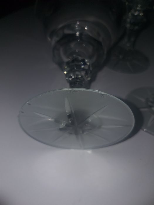 Stare przedwojenne przedmioty ze szkła i z PRL
