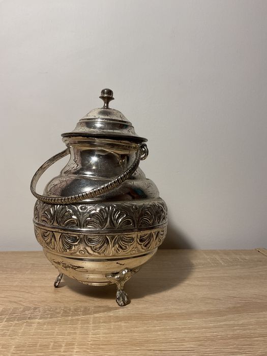 Pote decorativo vintage em metal prateado