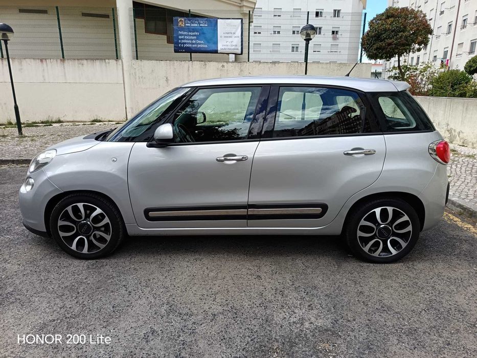 Viatura Fiat 500 L em ótimo estado. Sempre o mesmo proprietário.
