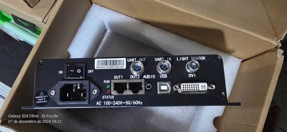 Baixa de Preço - Painéis de Leds P3.9 50x50 2,5mx1,5m como novos.