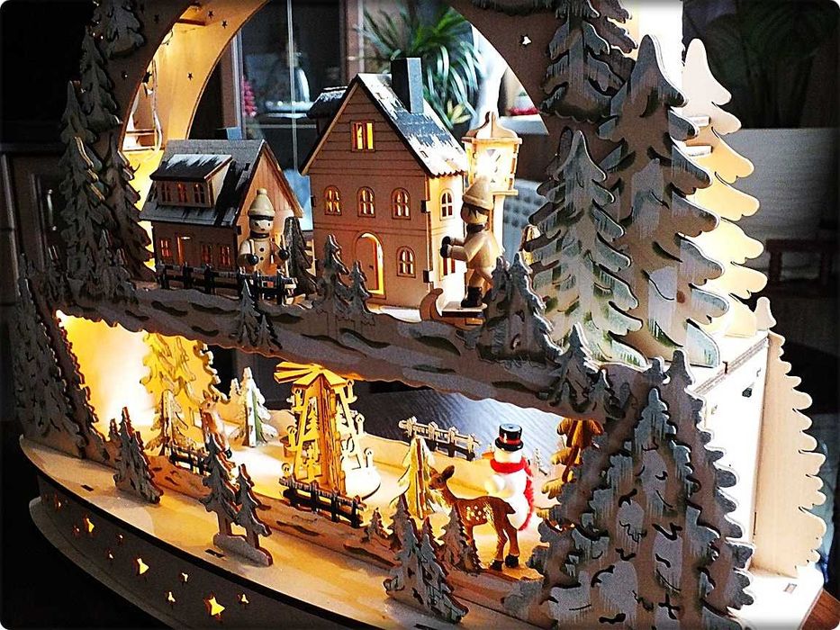 Świąteczna DUŻA Szopka ruchoma drewniana na parapet /Scenka miasto Led