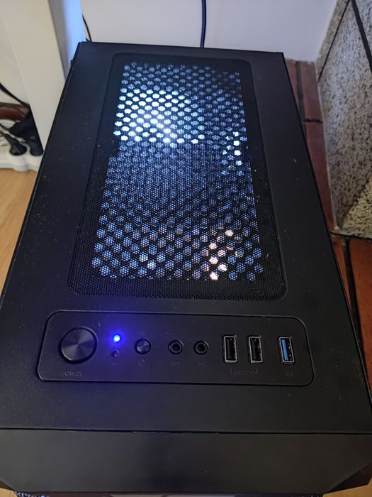 Caixa de pc compatível ATX