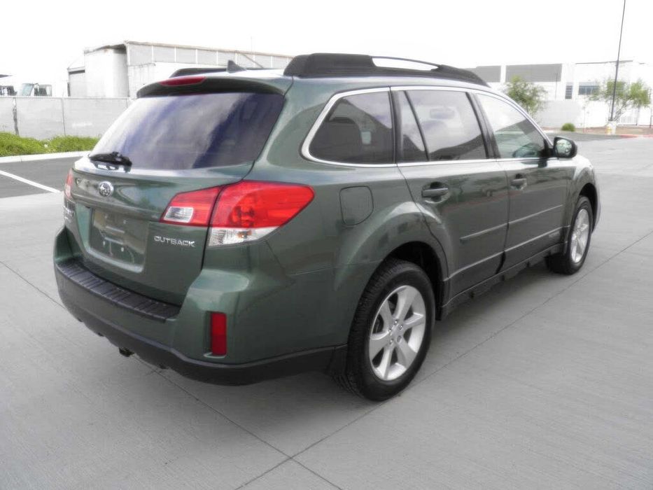 Subaru Outback 2.5I Limited      2013