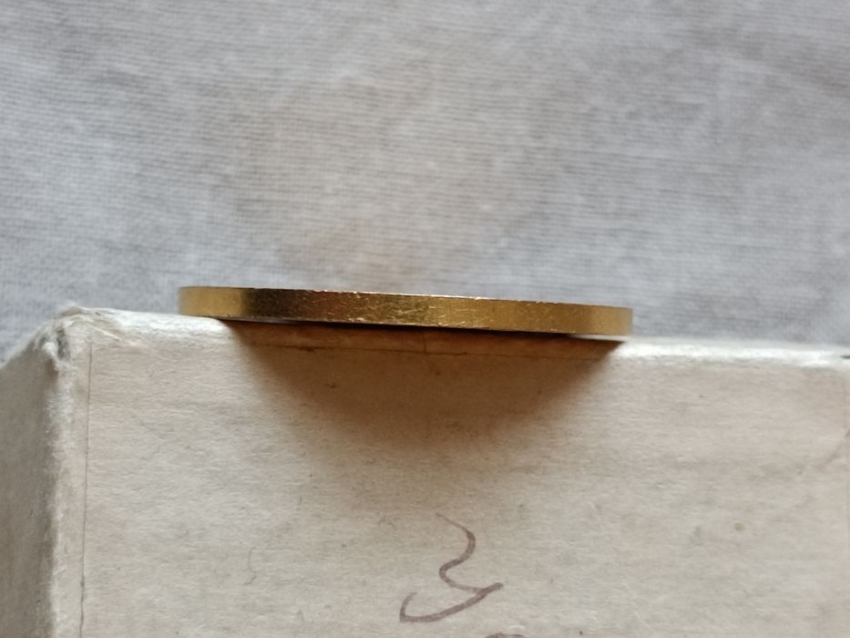 Золотая монета школьная