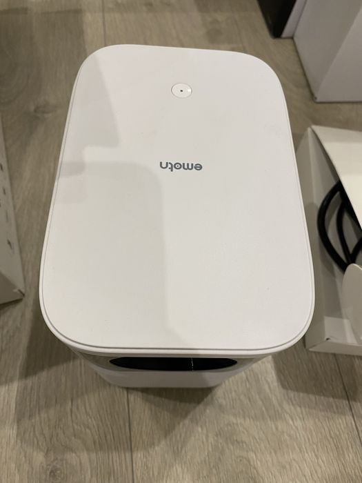 В ІДЕАЛЬНОМУ СТАНІ потужний проектор Emoth wi-fi, Netflix, Google