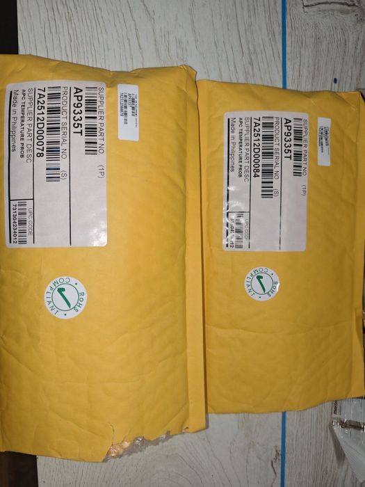 2 sztuki Oryginalny czujnik temperatury APC (Schneider Electric) AP933