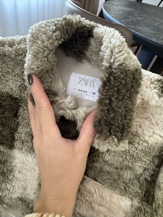 Куртка фірми zara
